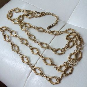 Cool texture diamond shaped necklace