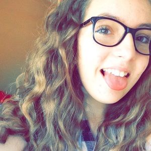 Meet your Posher, Makayla