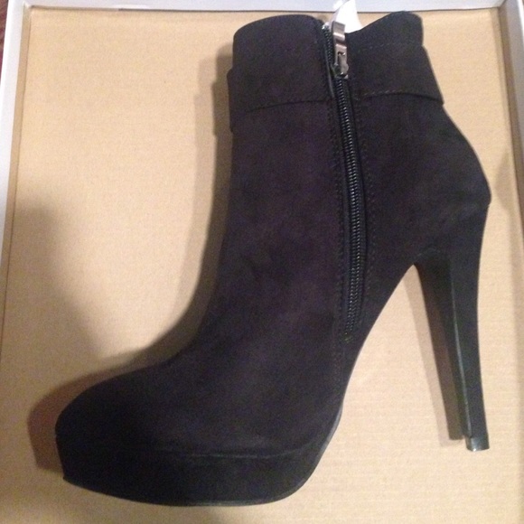 Black boots - Picture 2 of 3