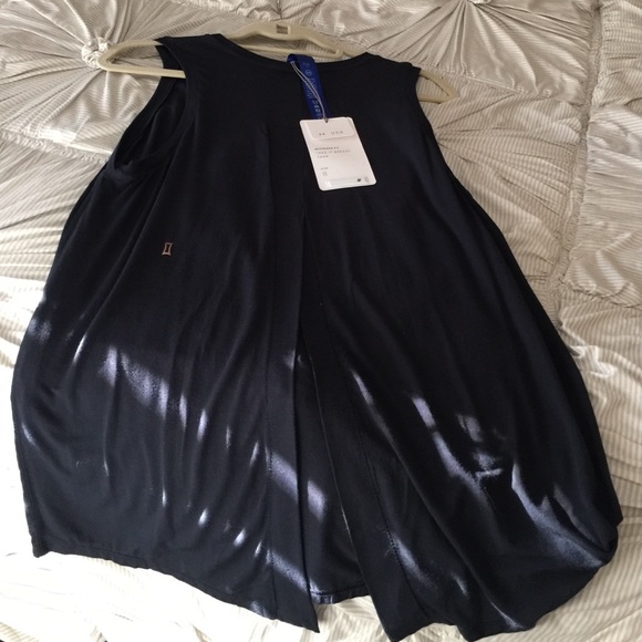 Perfect summer slit in back t - Picture 2 of 3