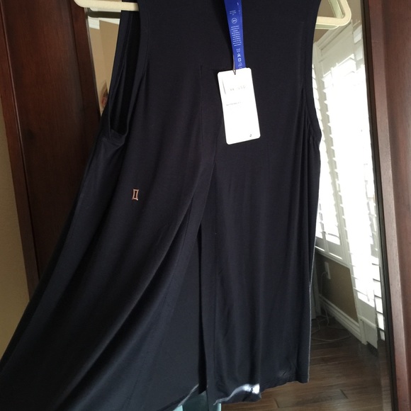 Perfect summer slit in back t - Picture 3 of 3