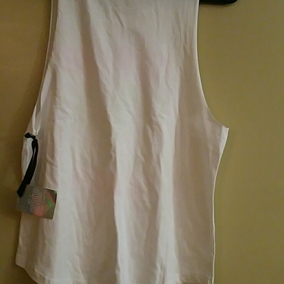 Get a Grip tee - Picture 4 of 4