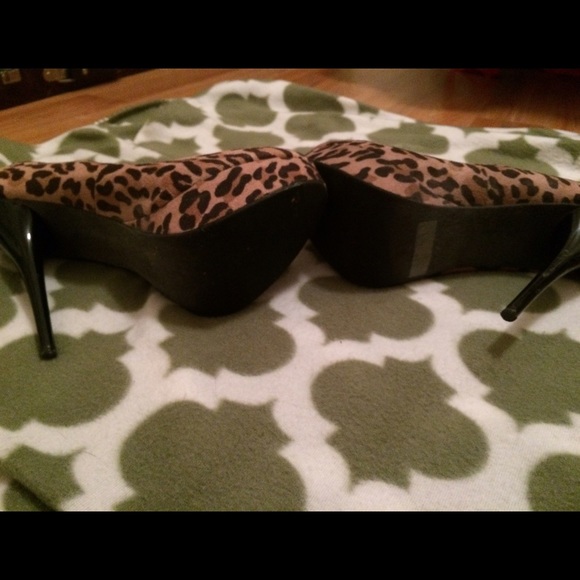 Leopard Pumps - Picture 4 of 4