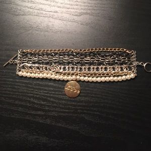 Bracelet w/ gold, silver and pearl strands, &charm