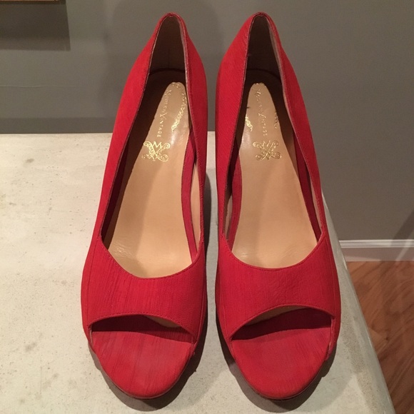 👠SALE! 👠 Modern Vintage Red Wedges - Picture 2 of 4