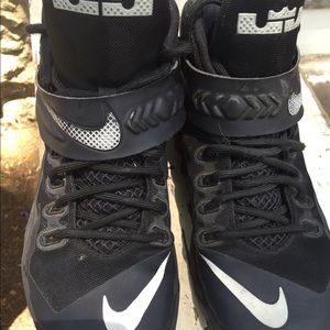 Lebron  Basketball Shoes.