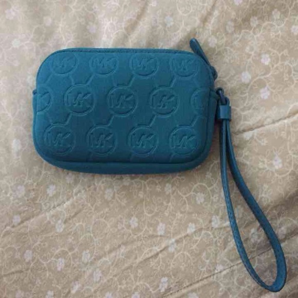 🎊SOLD on eBay🎊Authentic Michael Kors Wristlet - Picture 2 of 3