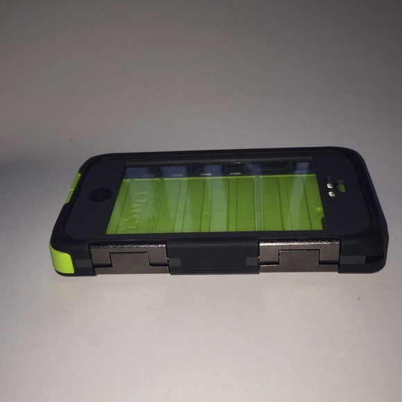 Otterbox Armor Series Waterproof case for iPhone 5 - Picture 3 of 4