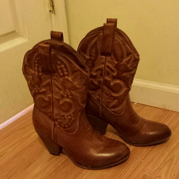 Cute brown cowgirl boots