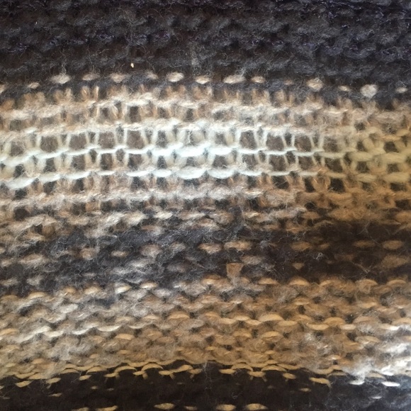 Cropped Sweater - Picture 2 of 2