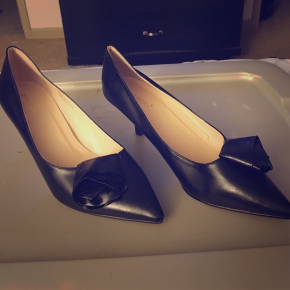 Never worn shoedazzle heels.
