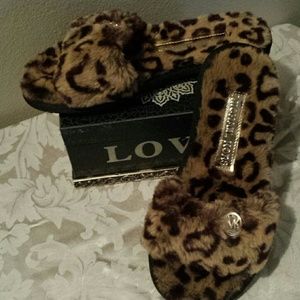 Michael Kors Fuzzy Slippers🌛🌜
