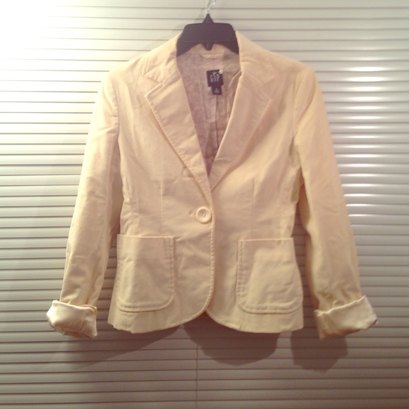 75% OFF Gap Off White Blazer