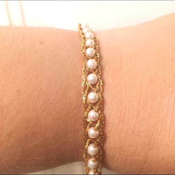 Gold pearl bracelet