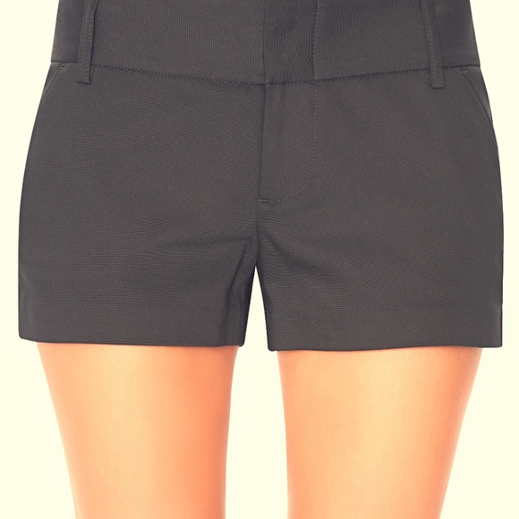 Alice+Olivia Cady Shorts, NWT, flattering and sexy - Picture 3 of 4