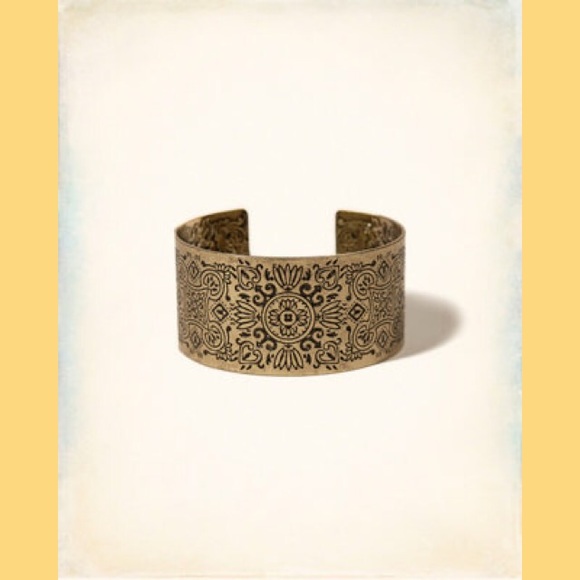 NWOT Hollister aztec bracelet