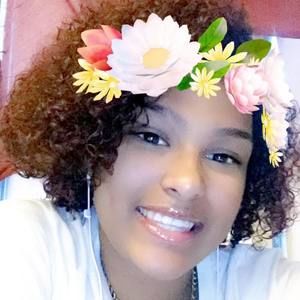 Meet your Posher, Lesly