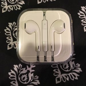 ON HOLD ! Apple Headphones