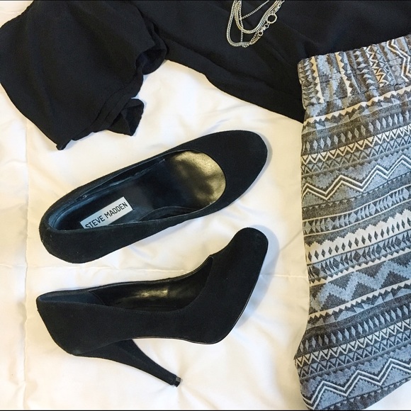 Steve Madden Shoes - 💋LAST CHANCE💋 Black suede round-toe pumps
