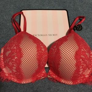 ✨PRICE DROP✨New Victoria's Secret bombshell bra!