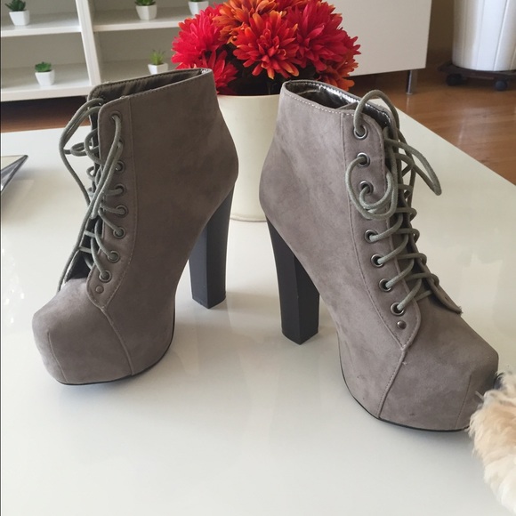 Heeled boots