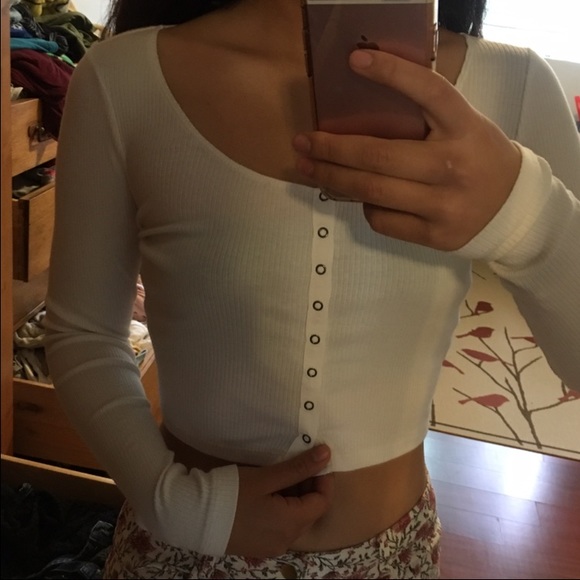 white button up long sleeve crop top