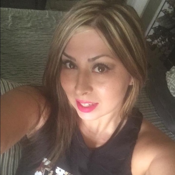 Meet your Posher, Christina - Picture 2 of 2