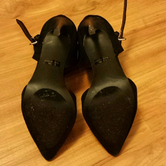 BLACK HEELS - Picture 2 of 4