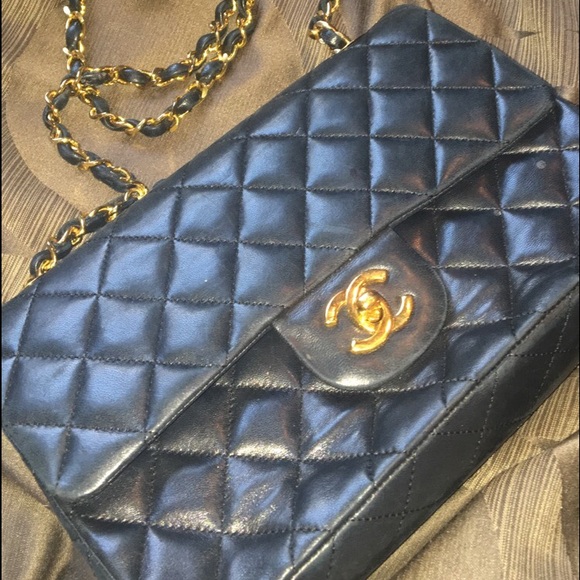 Channel matelasse double flap