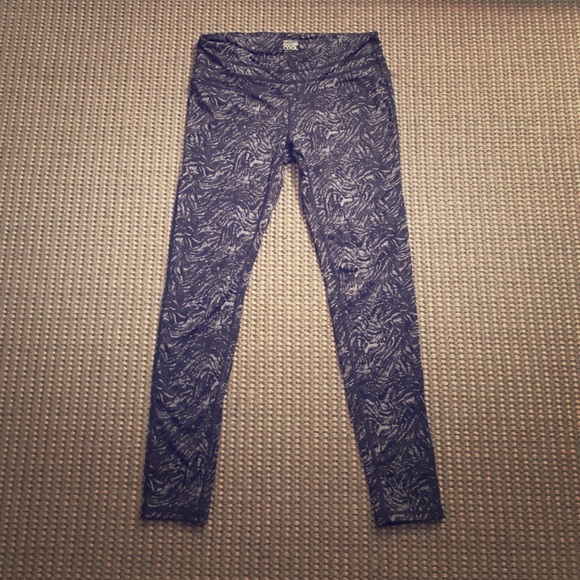 Pants - Black & white leggings w/back waistband pocket