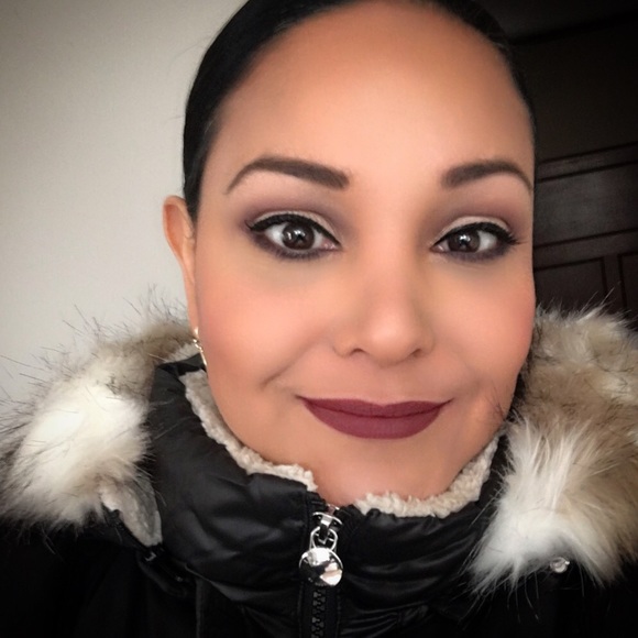 Meet your Posher, Christy - Picture 1 of 1