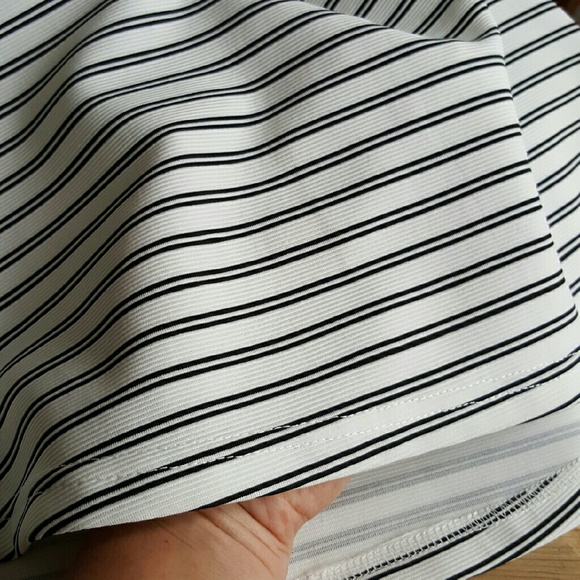 B/W Striped Mini - Picture 3 of 3