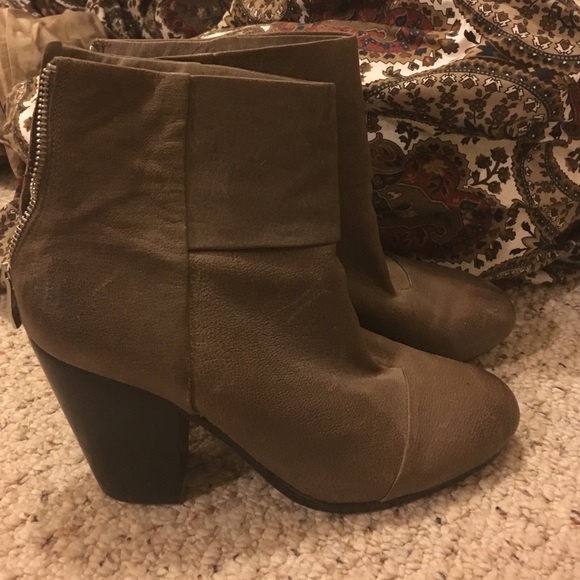 VINCE CAMUTO Booties