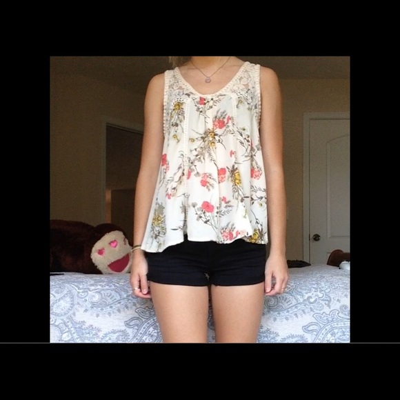 Unique Patterned Tank - Picture 2 of 4