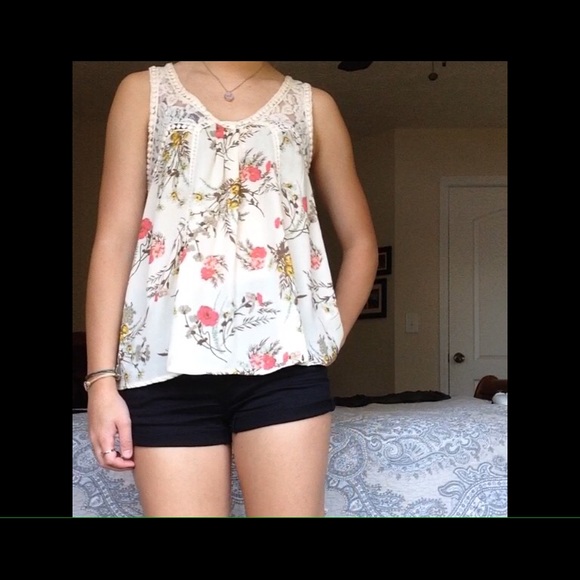 Unique Patterned Tank - Picture 4 of 4