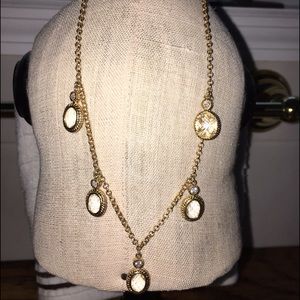 Elegant gold necklace