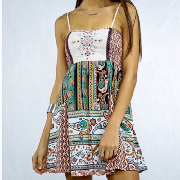 🌺HOST PICK 2/17🌺MINI EMBROIDERED PRINT DRESS - Picture 2 of 2