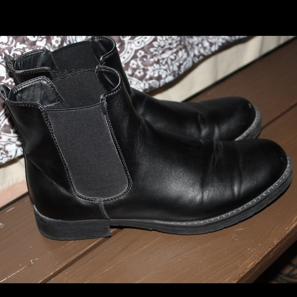 Black Chelsea Boots