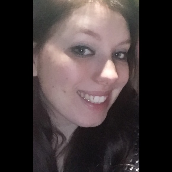 Meet your Posher, Taylor - Picture 2 of 2