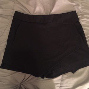 Black skort