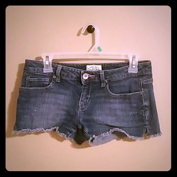 Medium wash aeropostale denim shorts