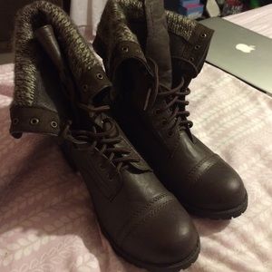 Combat boots