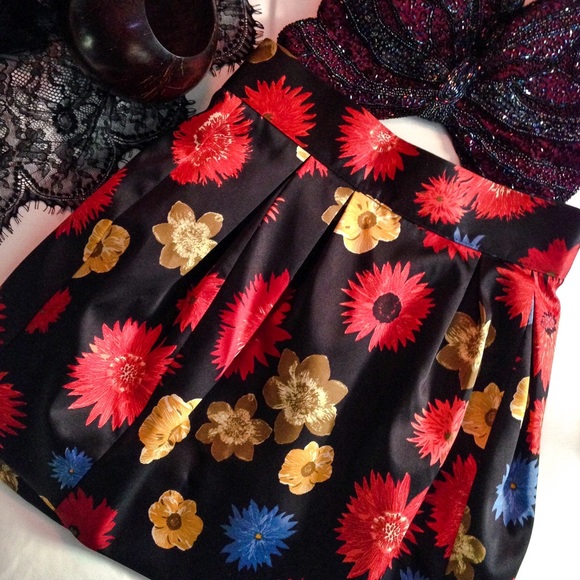 {{SOLD}} 🆕 Floral High Waisted Pleated Puff Skirt