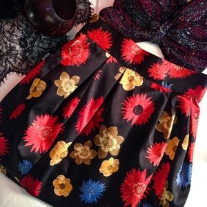 {{SOLD}} 🆕 Floral High Waisted Pleated Puff Skirt