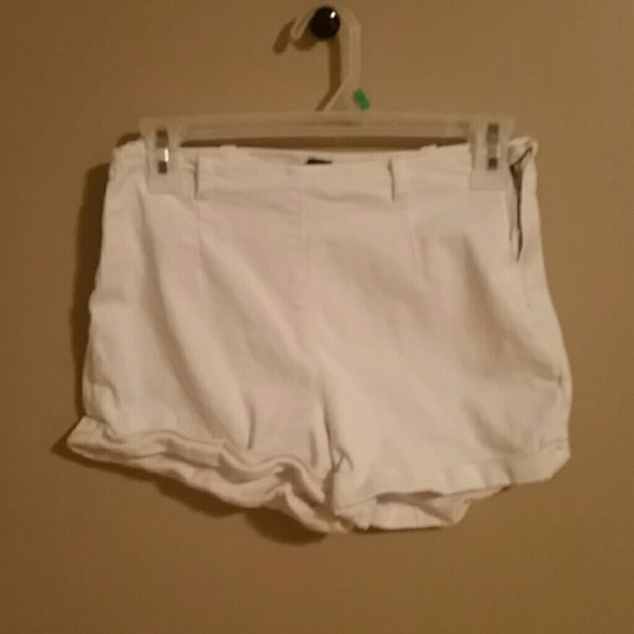 High waisted white side zip sailor shorts