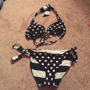 Reversible halter string bikini