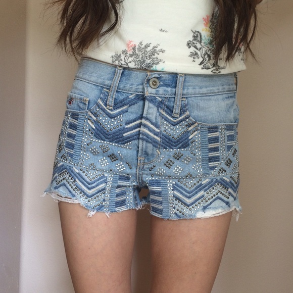 HP 🎉 Embellished Hollister shorts!