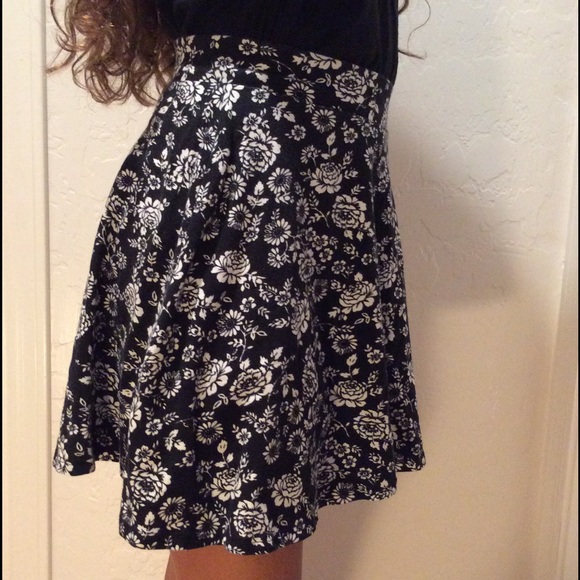 Floral Skirt - Picture 2 of 4