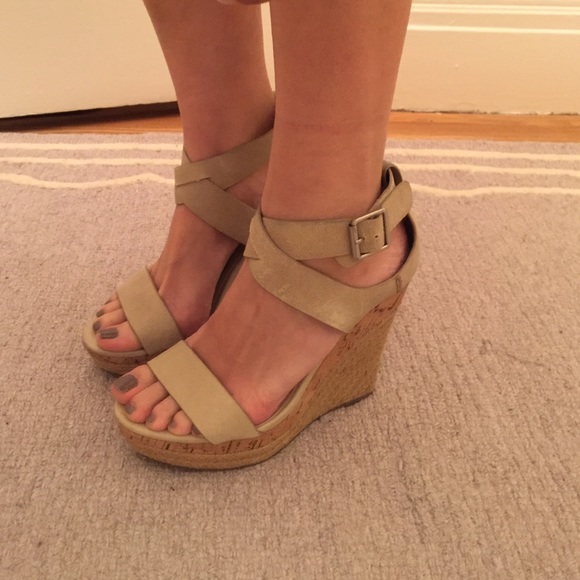 Charles David Nude Color Wedge