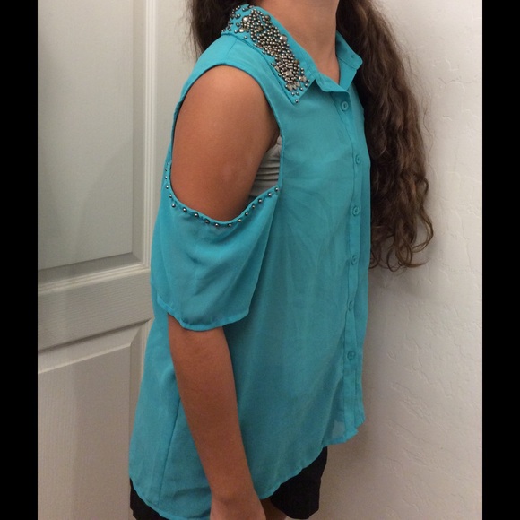 Button-Down Blouse🐬 - Picture 2 of 4